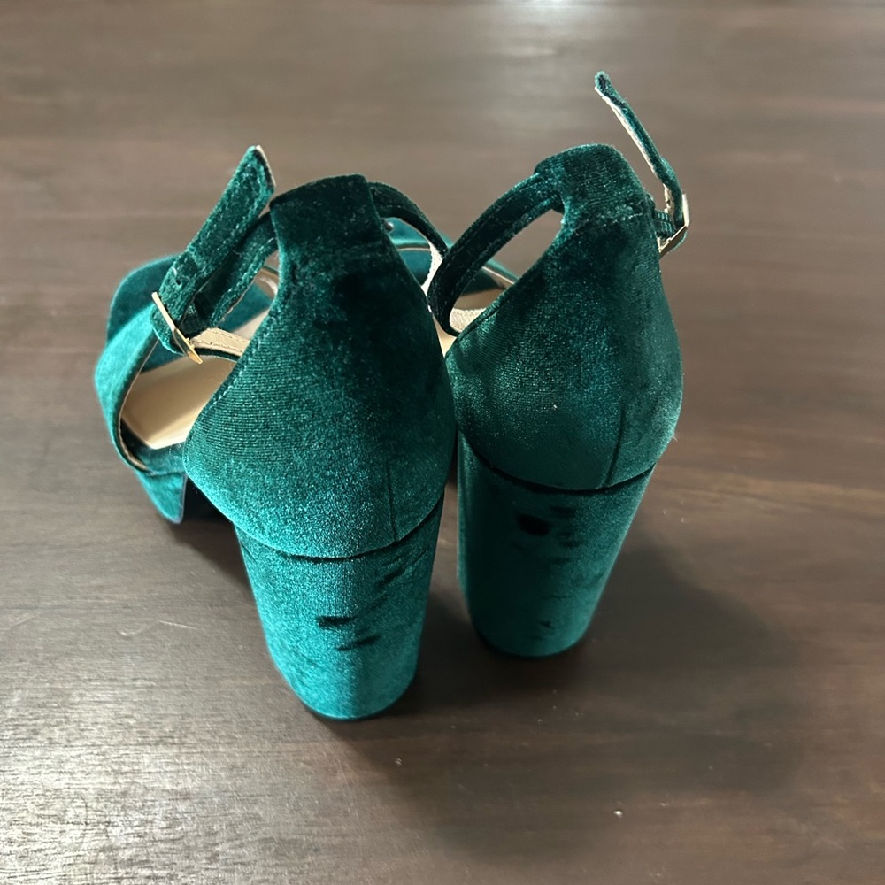 crown & ivy Emerald Velvet Platform Block Heels